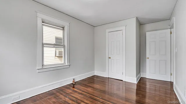 $899,000 | 3 Walnut Place, Great Neck, NY 11021