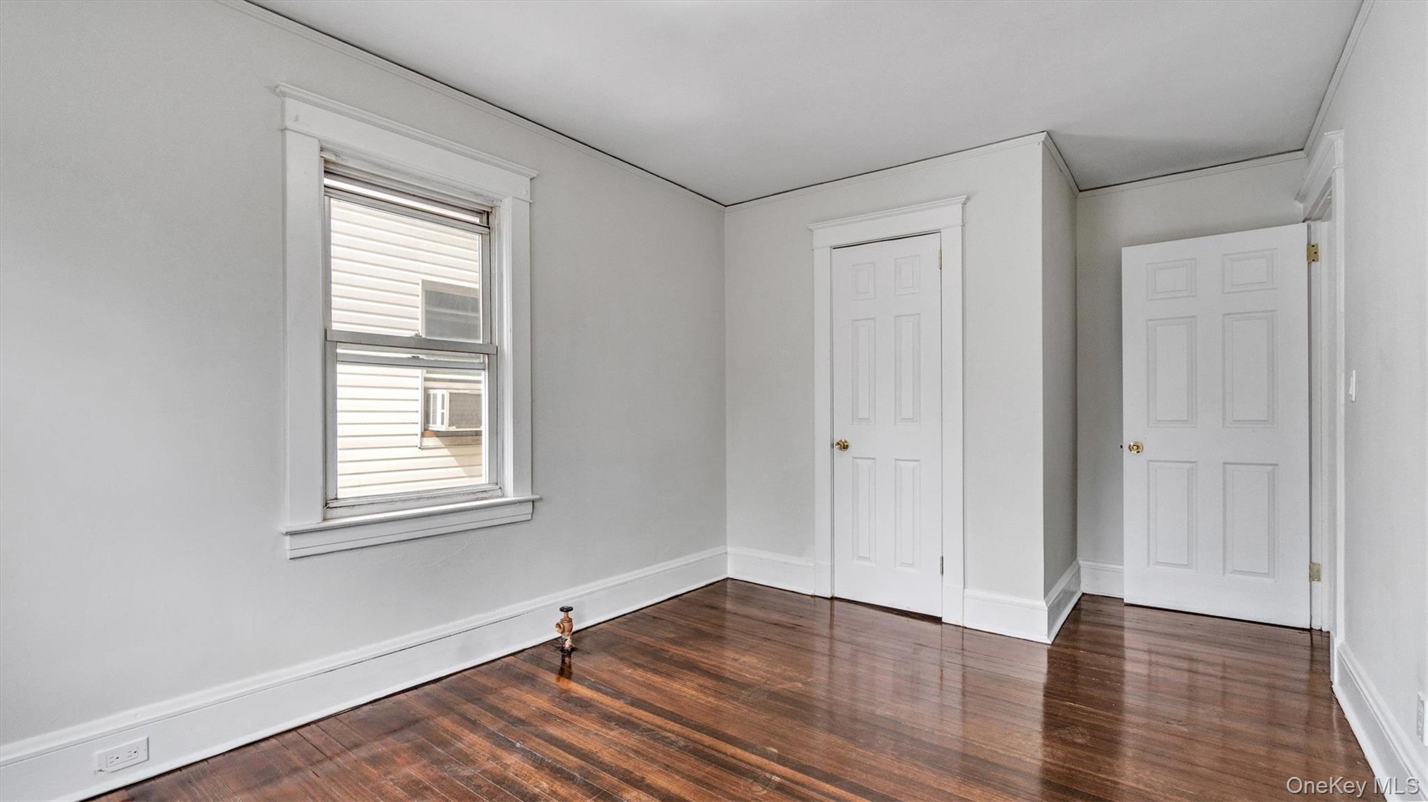 3 Walnut Place Great Neck, NY 11021 - Photo 23 of 34