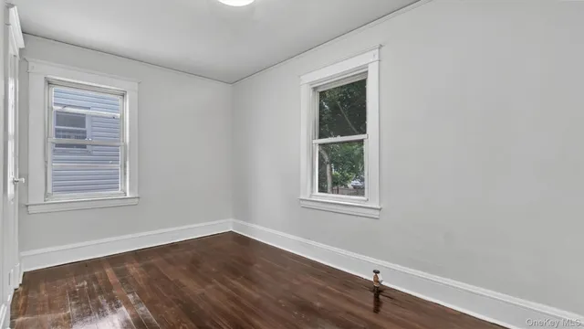 $899,000 | 3 Walnut Place, Great Neck, NY 11021