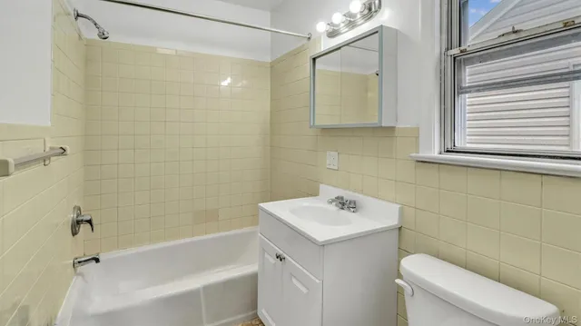 $899,000 | 3 Walnut Place, Great Neck, NY 11021