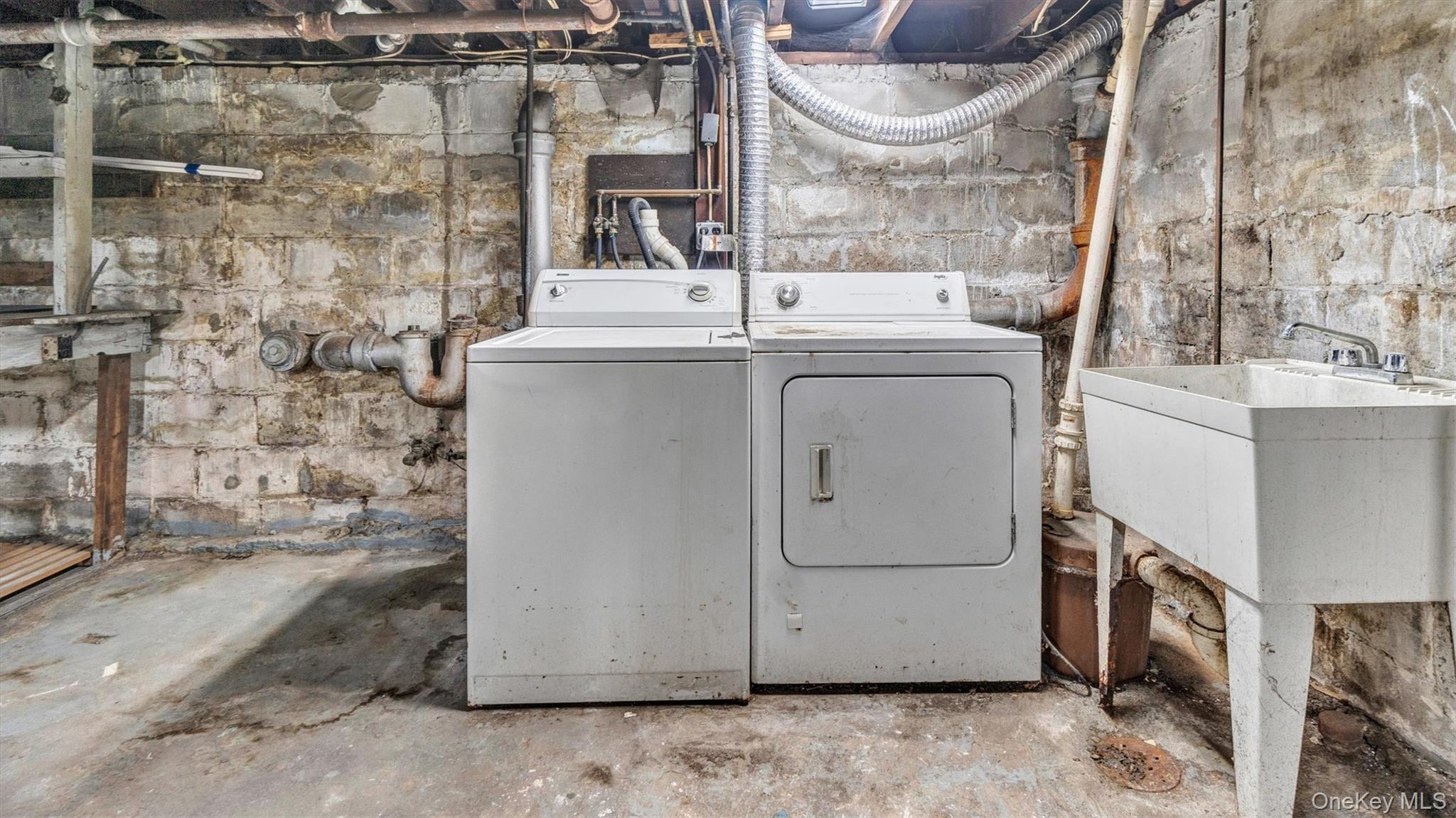 3 Walnut Place Great Neck, NY 11021 - Photo 27 of 34 Basement Laundry room