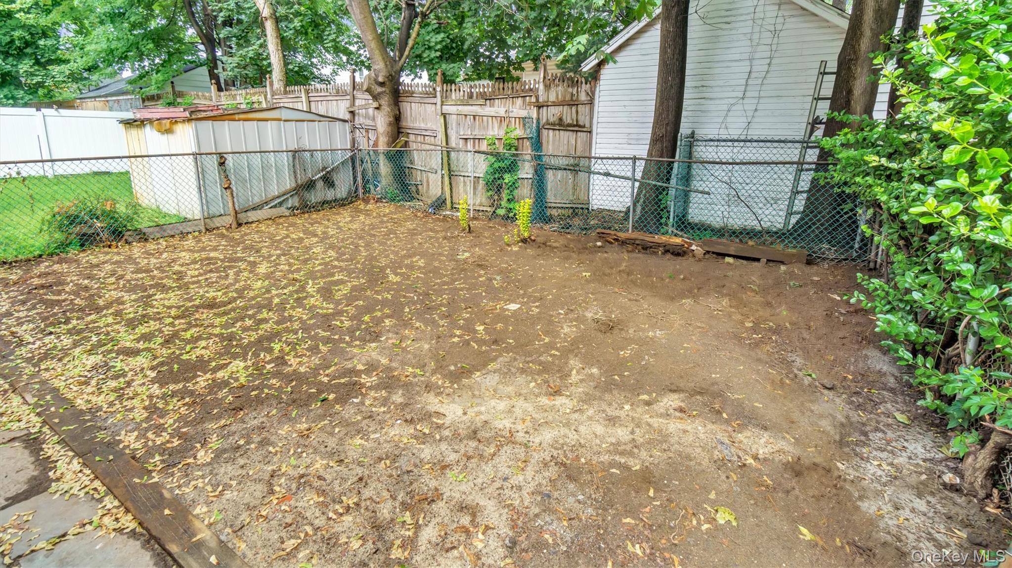 3 Walnut Place Great Neck, NY 11021 - Photo 6 of 34 View of backyard