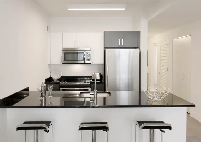 $4,857 | 70 Pine Street, Unit 925 | Financial District