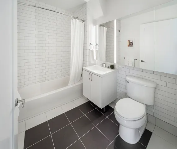 $4,857 | 70 Pine Street, Unit 925 | Financial District