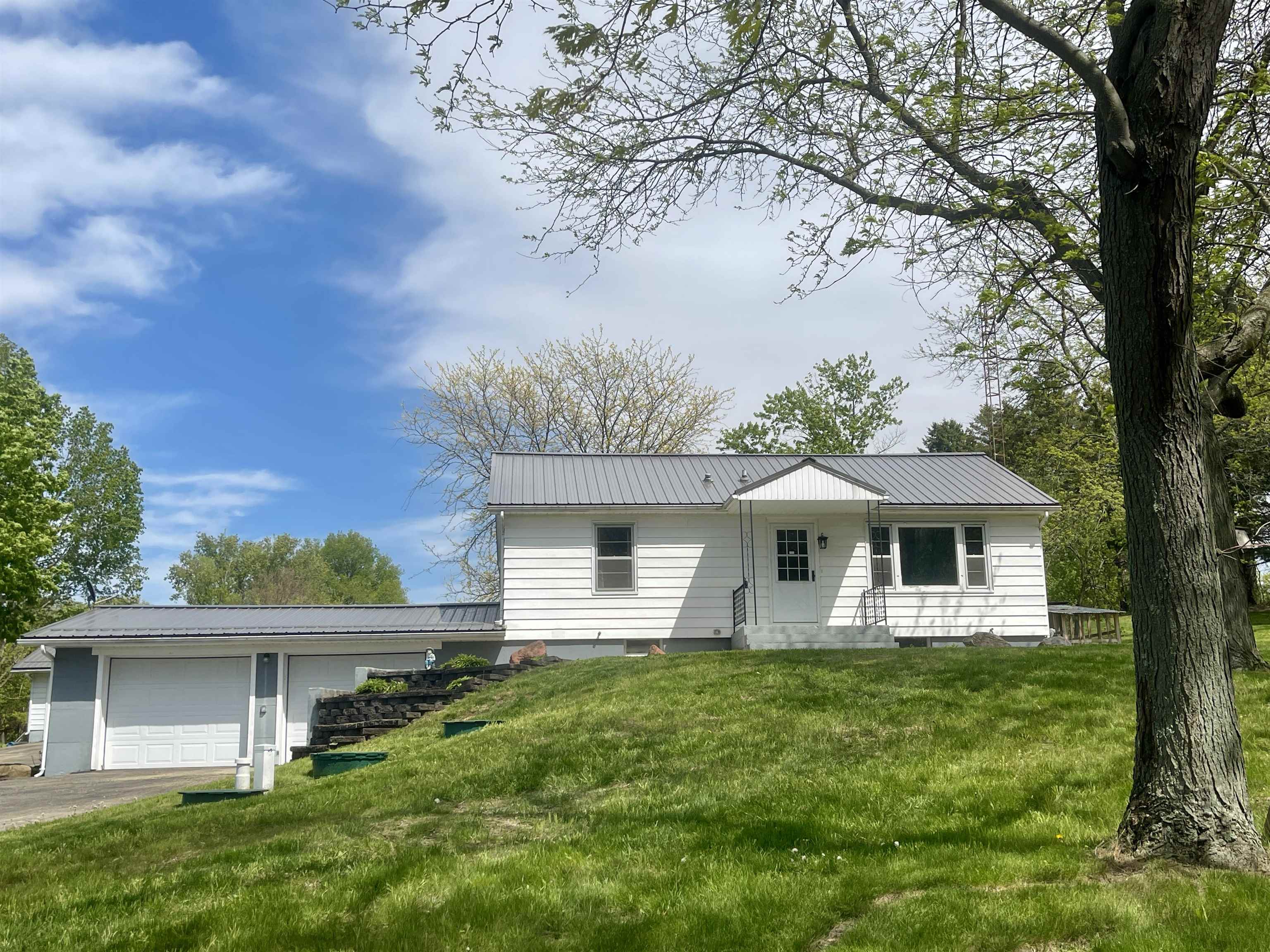 N5846 Dunning Road Pardeeville, WI 53954 - Photo 4 of 62
