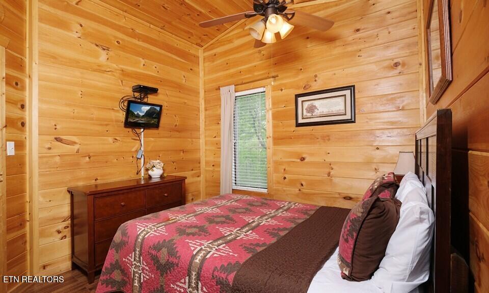 623 Iron Mountain Road Pigeon Forge, TN 37863 - Photo 12 of 45 pigeon-forge-cabin-rocky-top-bedroom-22