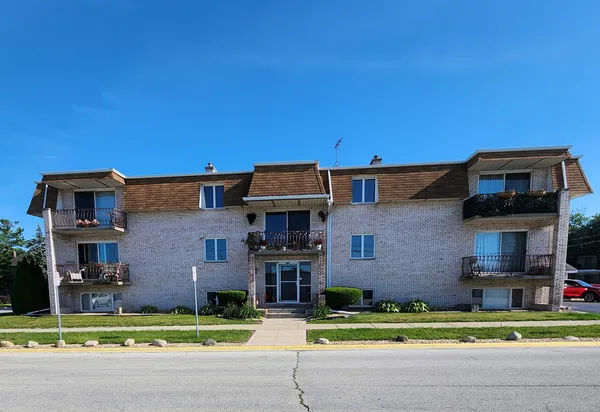 $175,000 | 18224 Wentworth Avenue, Unit 2, Lansing, IL 60438