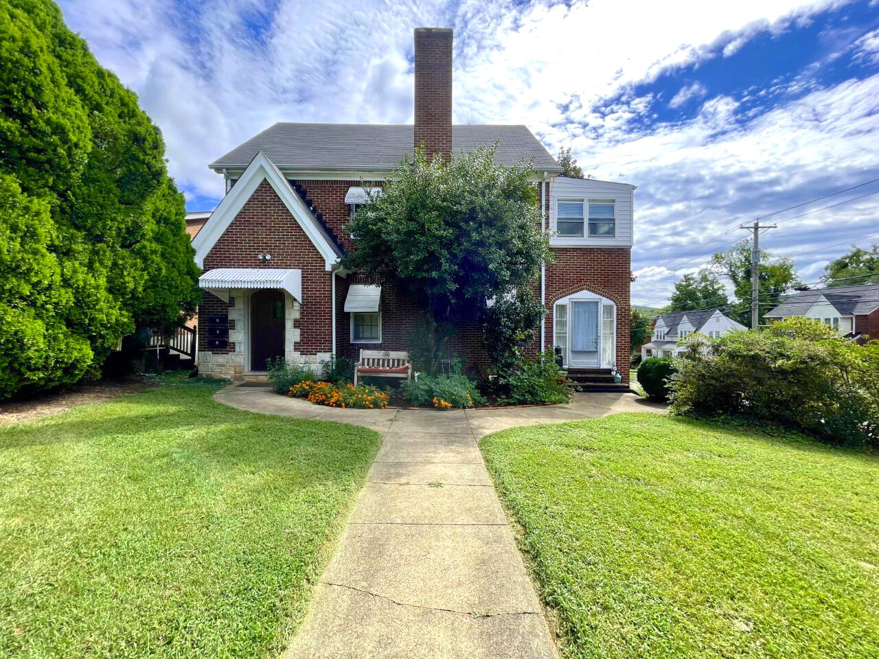 1836 Wakefield Road Southwest Roanoke, VA 24015 - Photo 1 of 19 Front of house