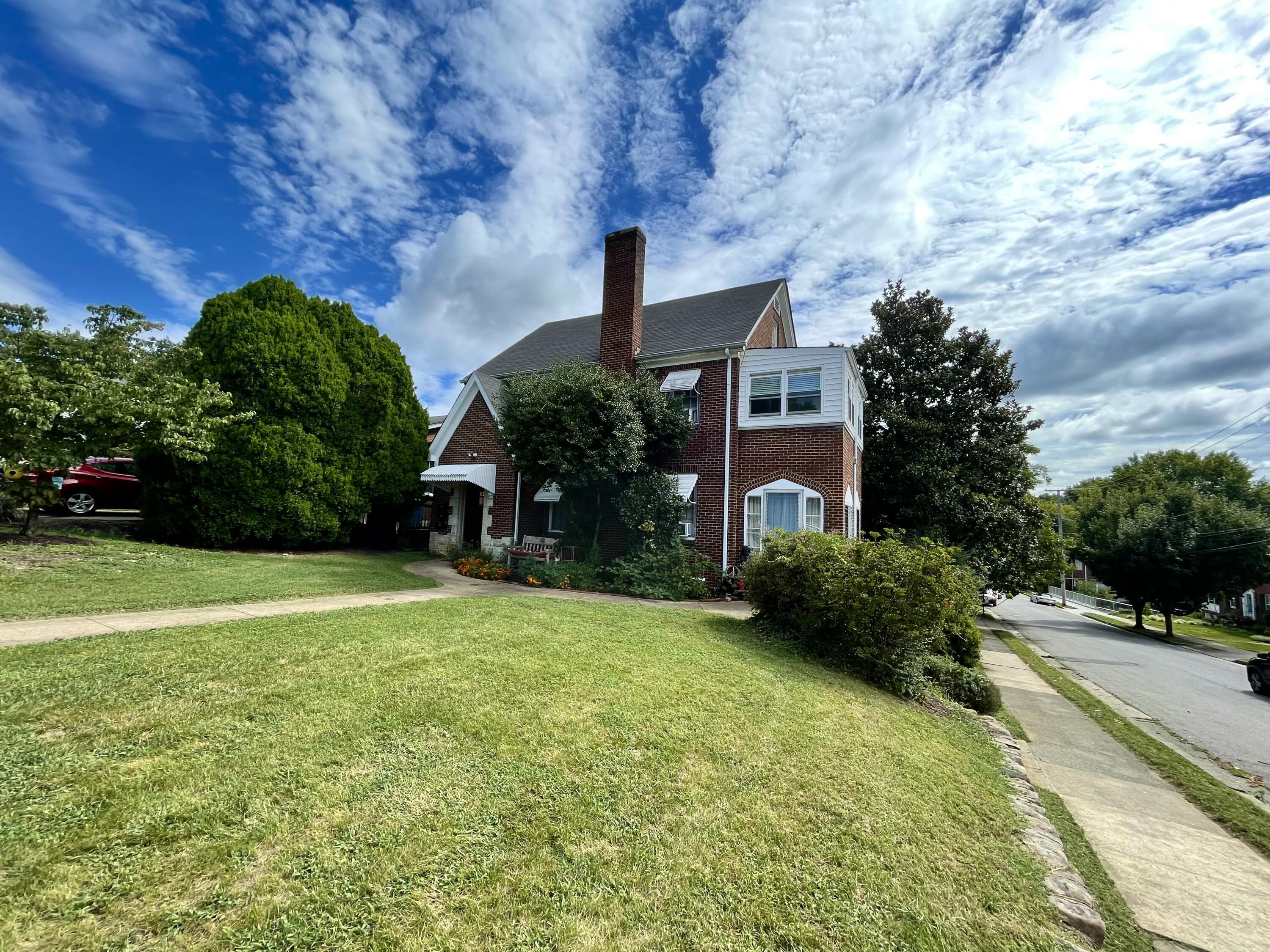 1836 Wakefield Road Southwest Roanoke, VA 24015 - Photo 2 of 19 IMG-4470