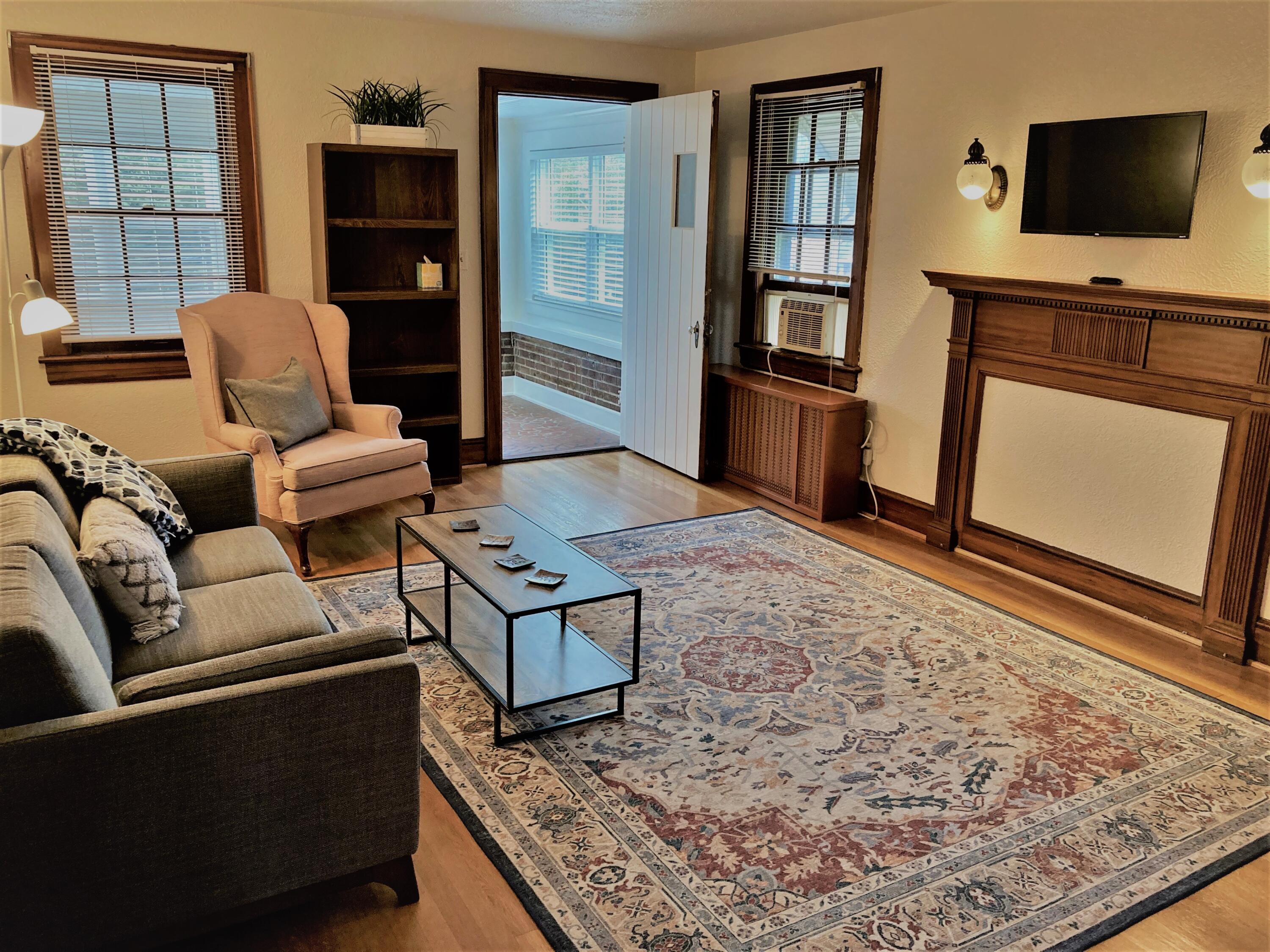 1836 Wakefield Road Southwest Roanoke, VA 24015 - Photo 5 of 19 wakefield living room 3