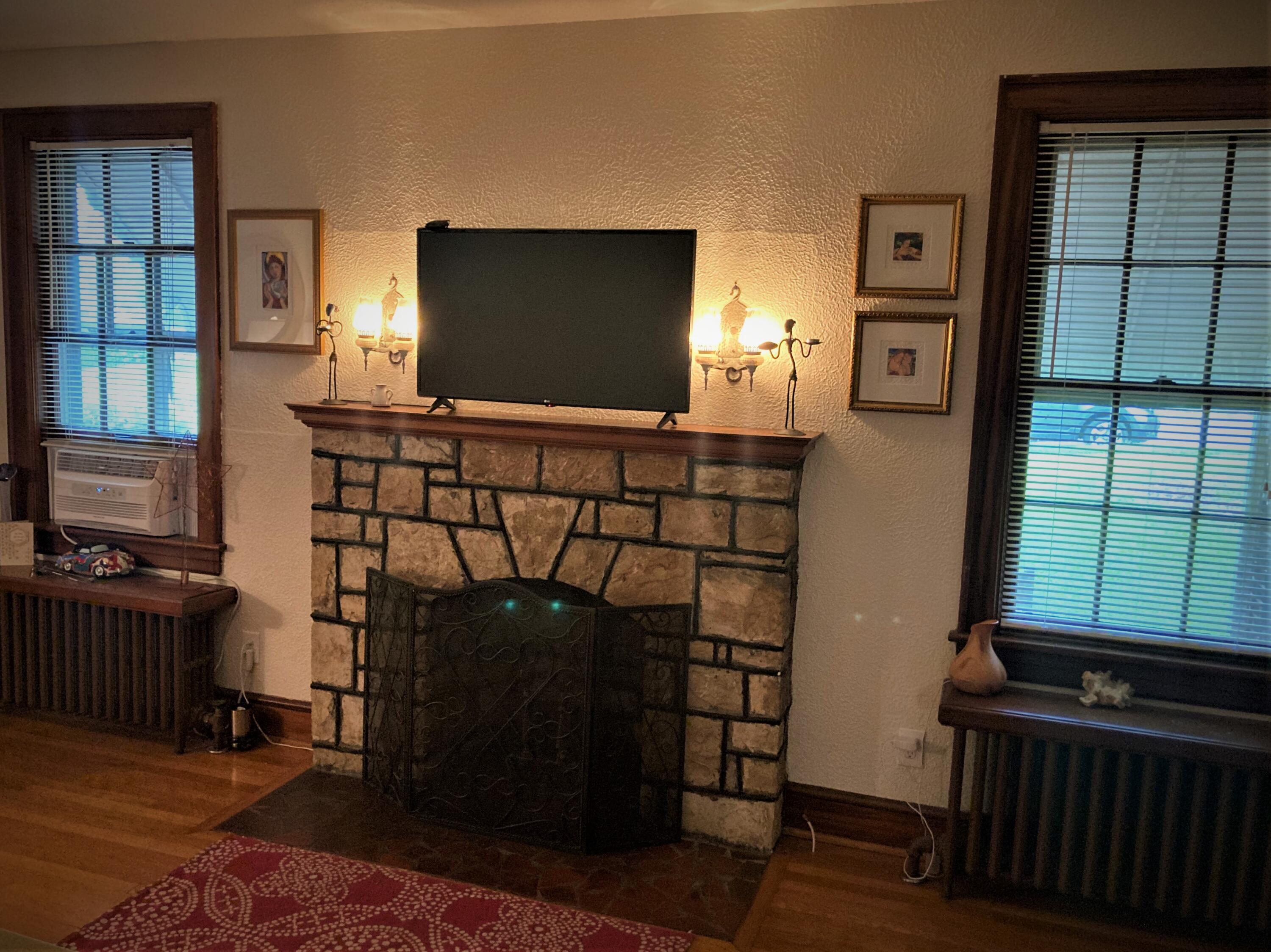 1836 Wakefield Road Southwest Roanoke, VA 24015 - Photo 10 of 19 wakefield living room 1