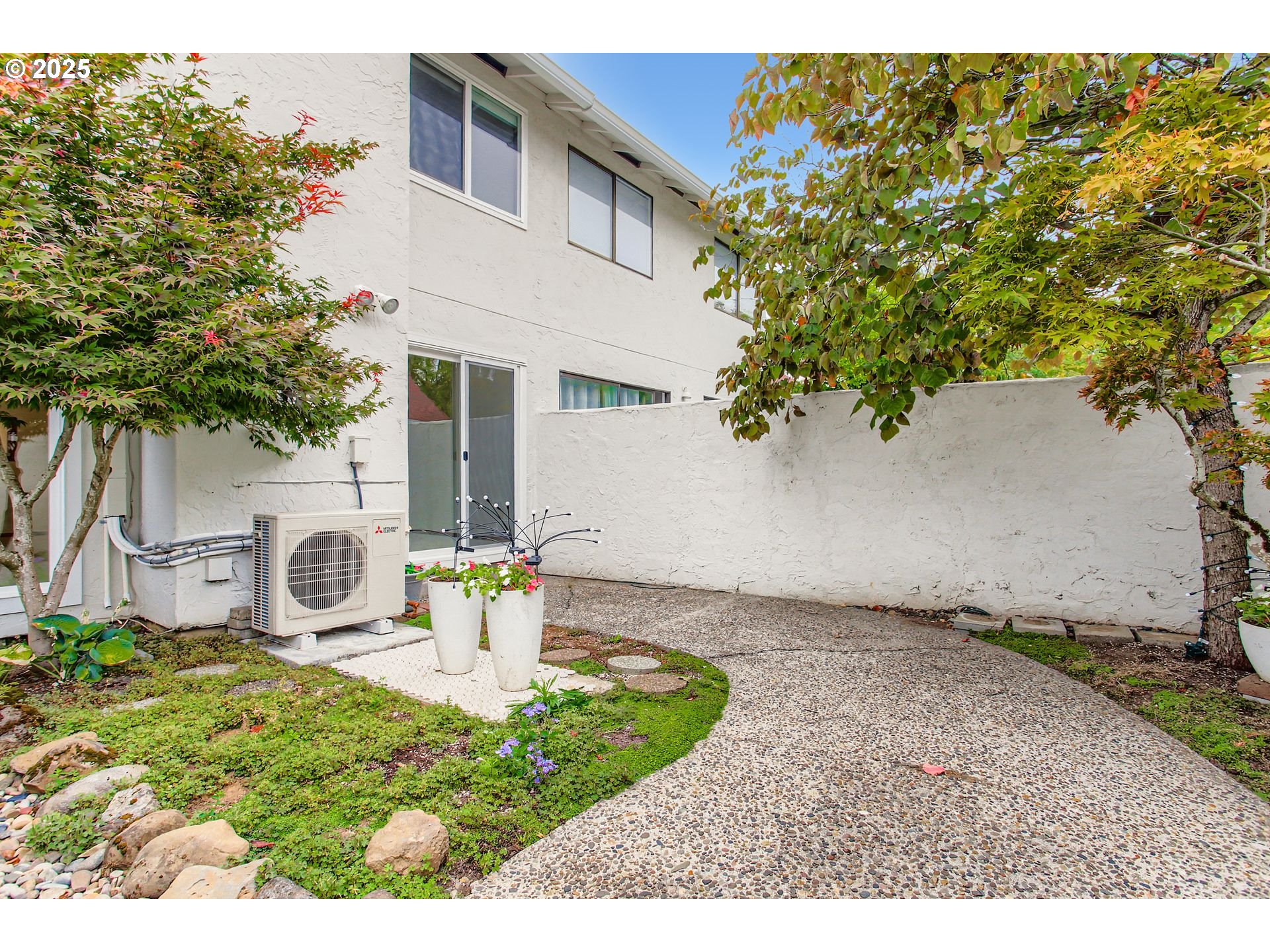 3248 Northeast 29th Street Gresham, OR 97030 - Photo 38 of 40 a backyard of a house with table and chairs
