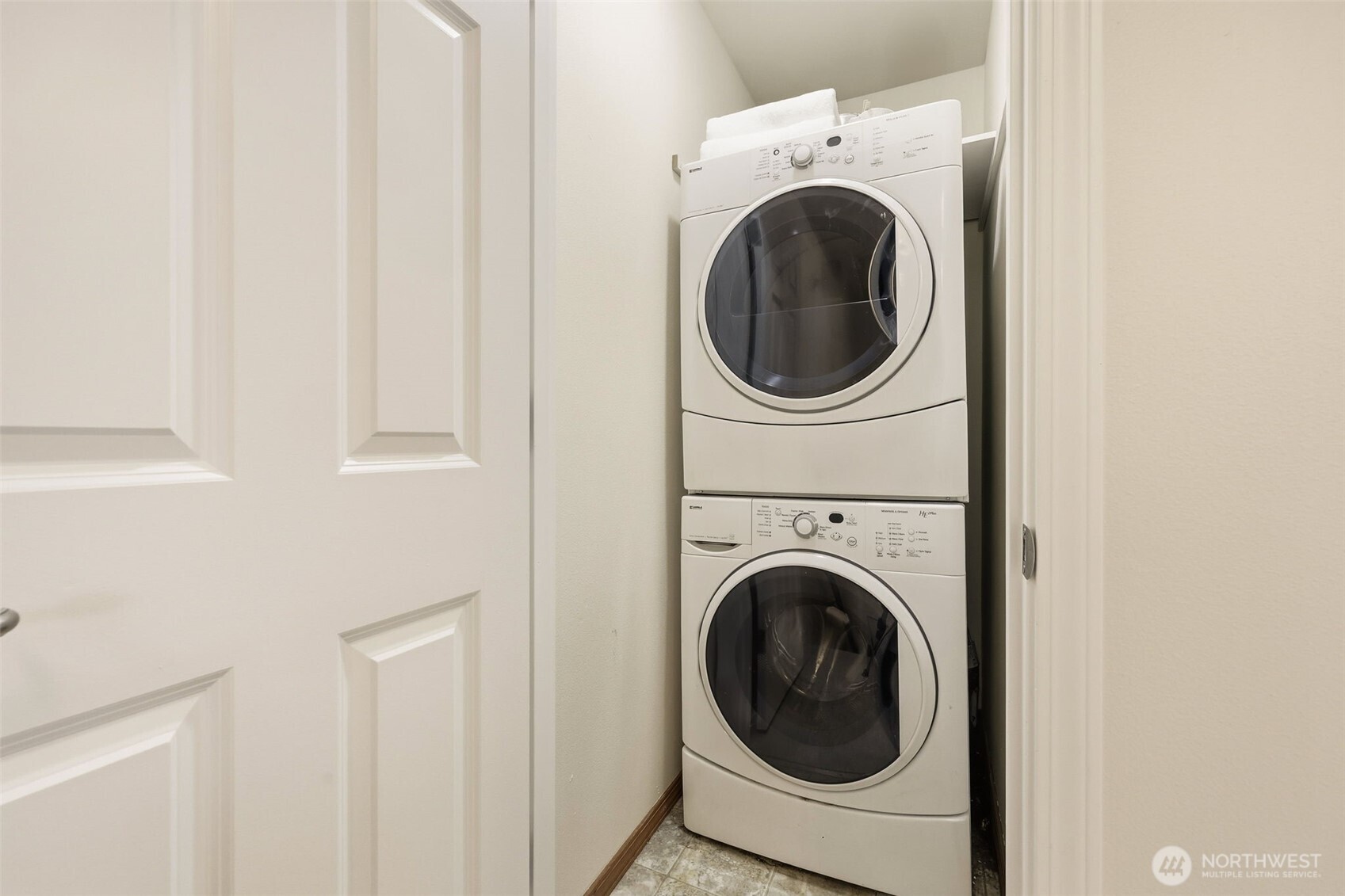 8847 9th Avenue Southwest, Unit A Seattle, WA 98106 - Photo 17 of 31 a utility room with dryer and washer