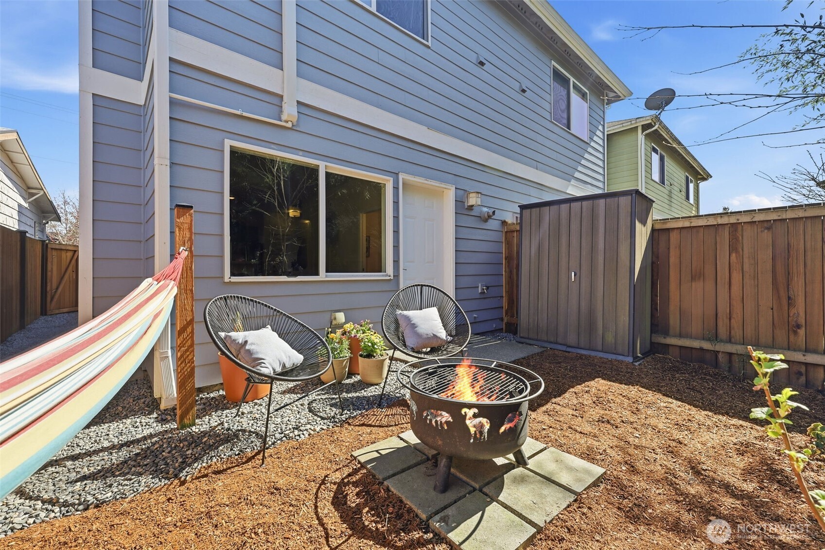8847 9th Avenue Southwest, Unit A Seattle, WA 98106 - Photo 24 of 31 a backyard of a house with table and chairs
