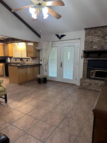 a view of a livingroom with furniture