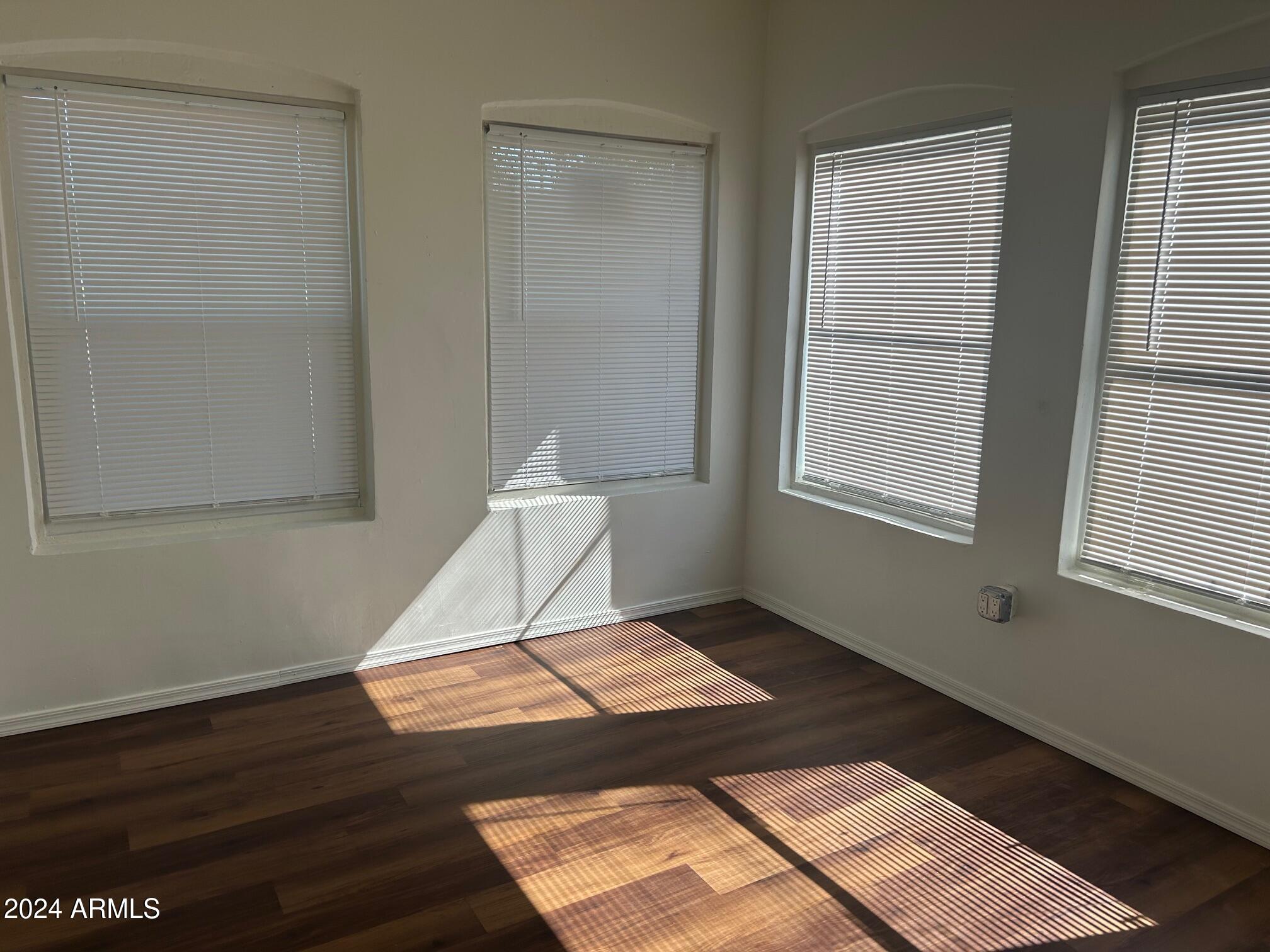 2013 West Adams Street, Unit 2013 Phoenix, AZ 85009 - Photo 5 of 12 IMG_8536