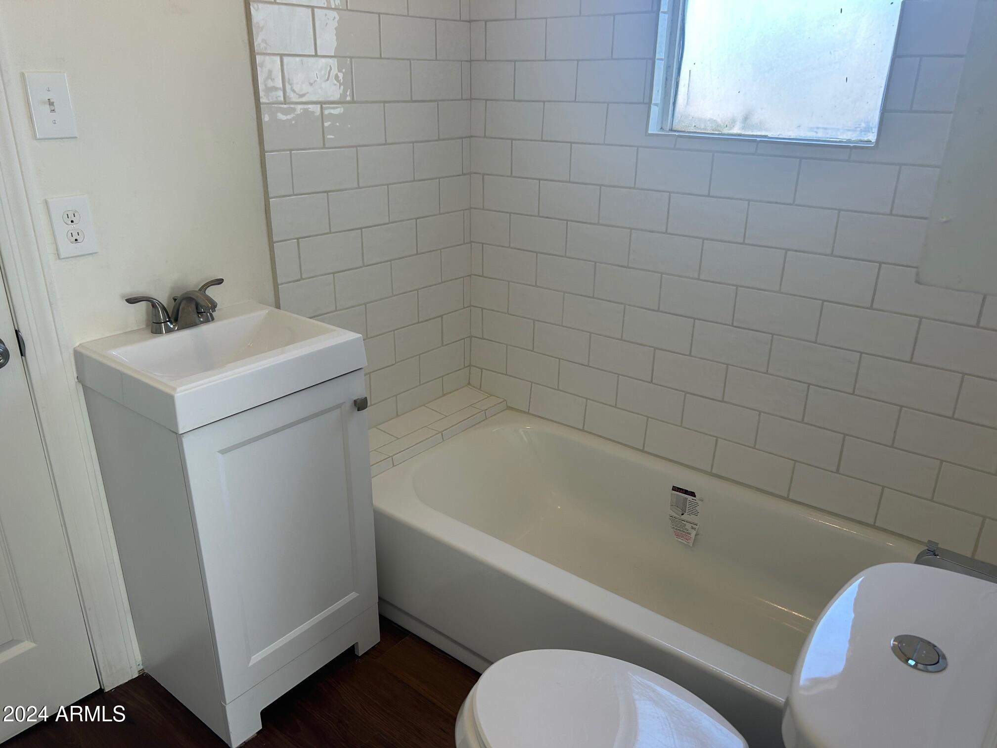 2013 West Adams Street, Unit 2013 Phoenix, AZ 85009 - Photo 7 of 12 IMG_8538