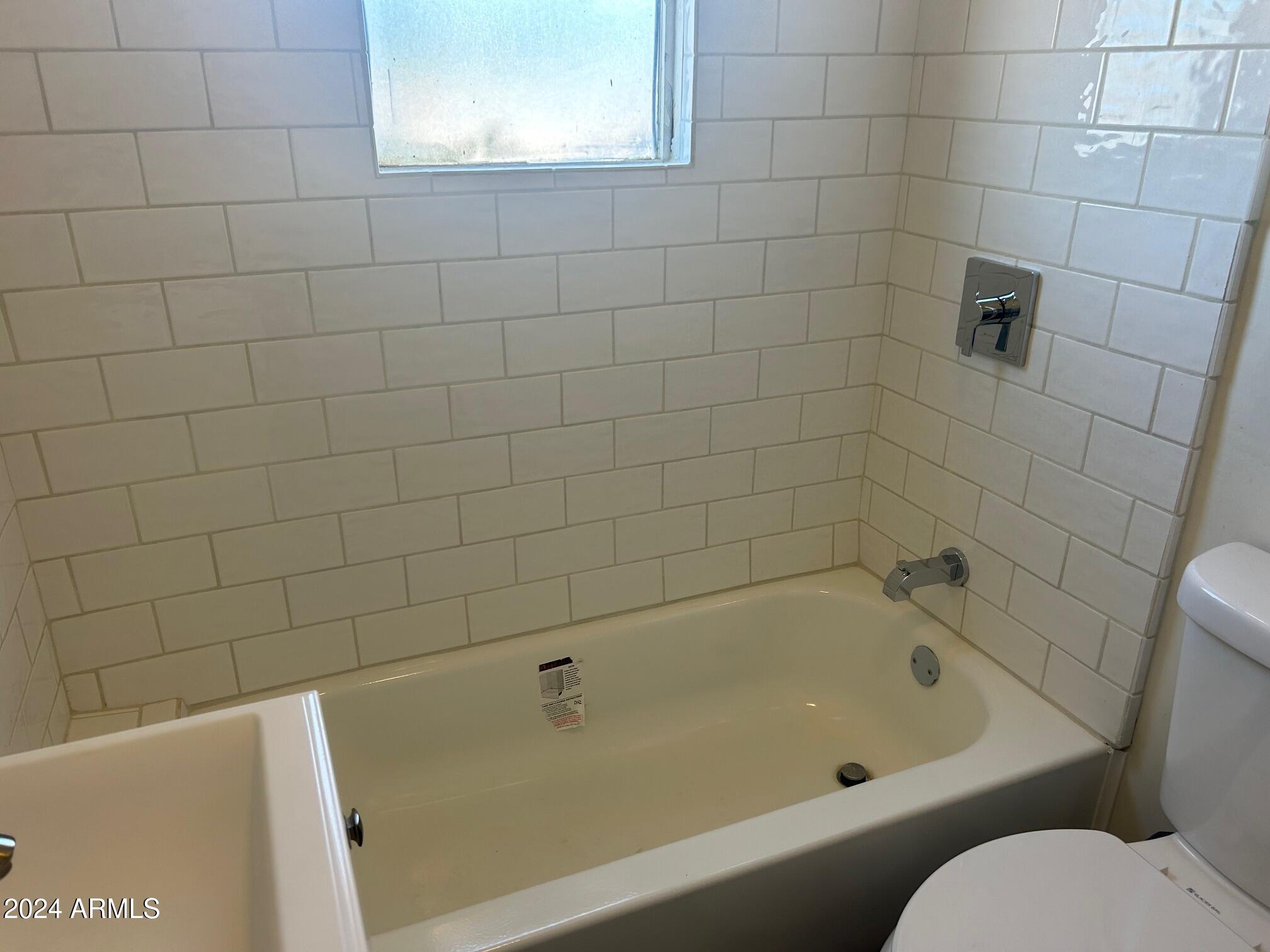 2013 West Adams Street, Unit 2013 Phoenix, AZ 85009 - Photo 8 of 12 IMG_8539