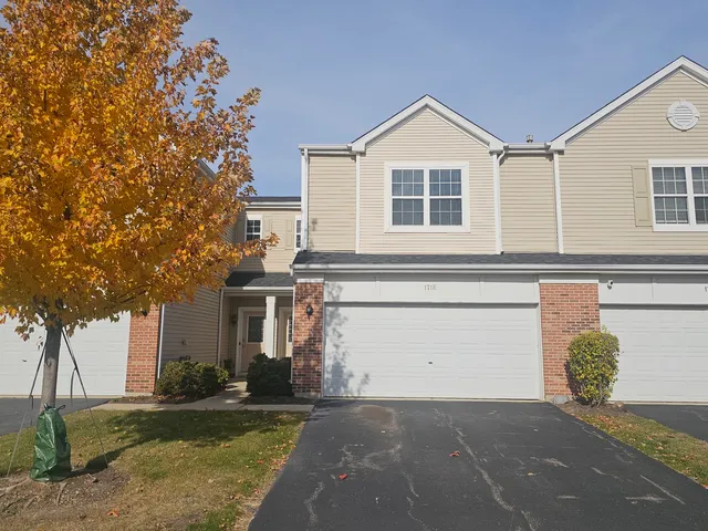 $2,400 | 171 Willoughby Court, Unit E, Yorkville, IL 60560