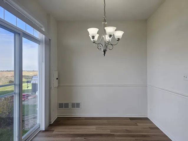 $2,400 | 171 Willoughby Court, Unit E, Yorkville, IL 60560