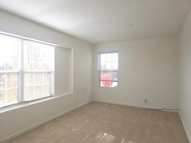 $2,400 | 171 Willoughby Court, Unit E, Yorkville, IL 60560