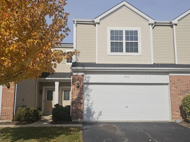 $2,400 | 171 Willoughby Court, Unit E, Yorkville, IL 60560
