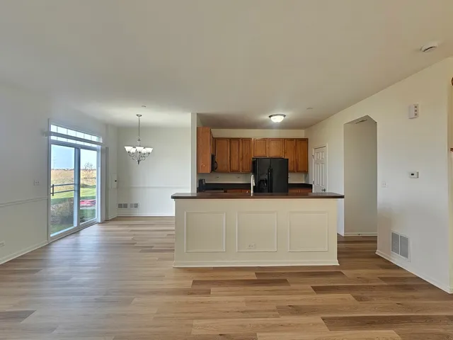 $2,400 | 171 Willoughby Court, Unit E, Yorkville, IL 60560