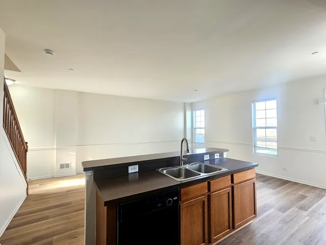 $2,400 | 171 Willoughby Court, Unit E, Yorkville, IL 60560