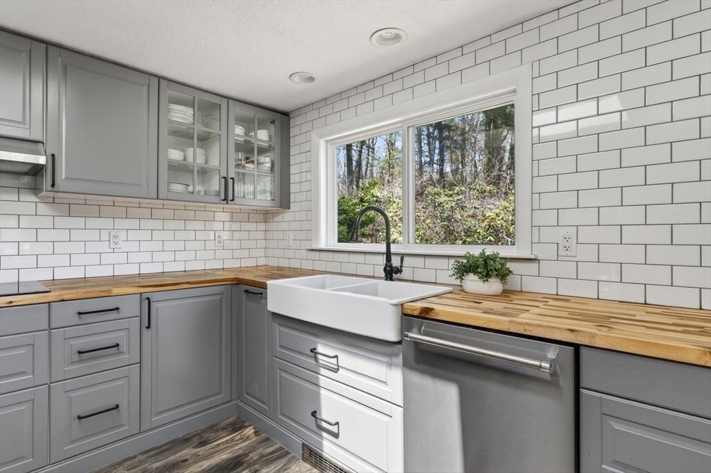 99 Karen Road Hanover, MA 02339 - Photo 3 of 38