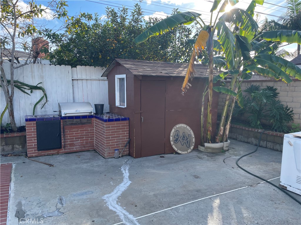 825 Sonora Road Costa Mesa, CA 92626 - Photo 32 of 37 a view of a backyard