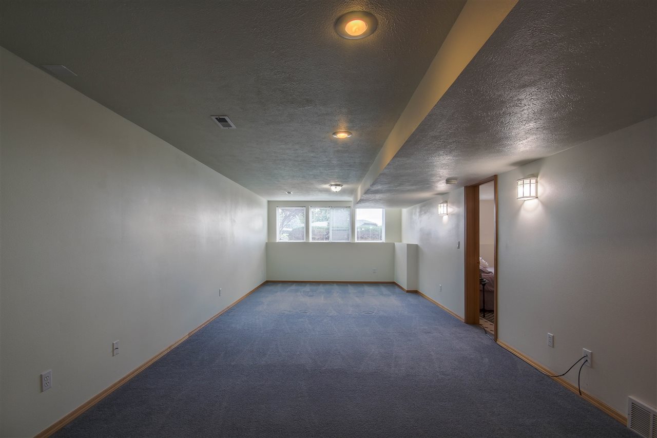 6421 South Dearborn Road Spokane, WA 99223 - Photo 18 of 20