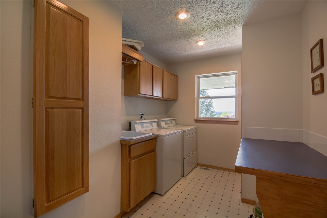 6421 South Dearborn Road Spokane, WA 99223 - Photo 9 of 20