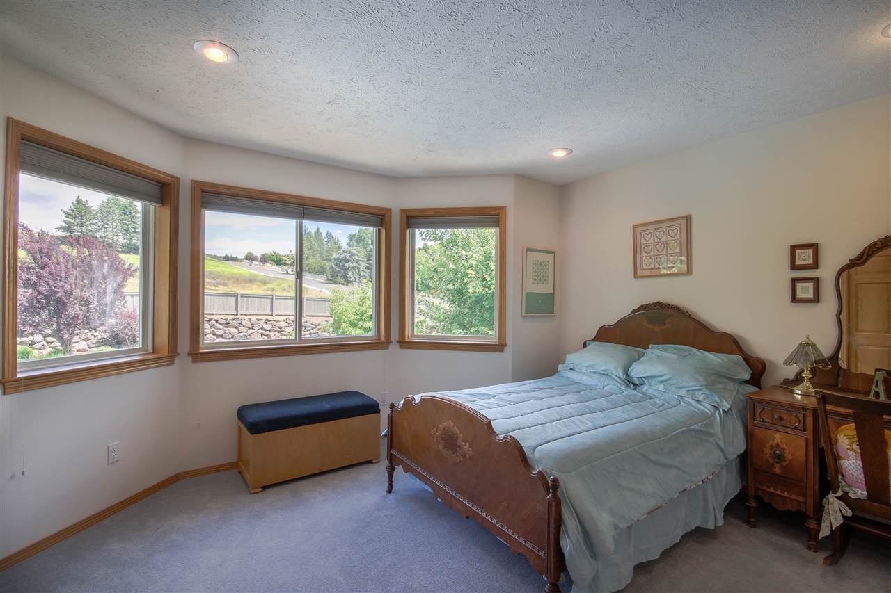 6421 South Dearborn Road Spokane, WA 99223 - Photo 10 of 20