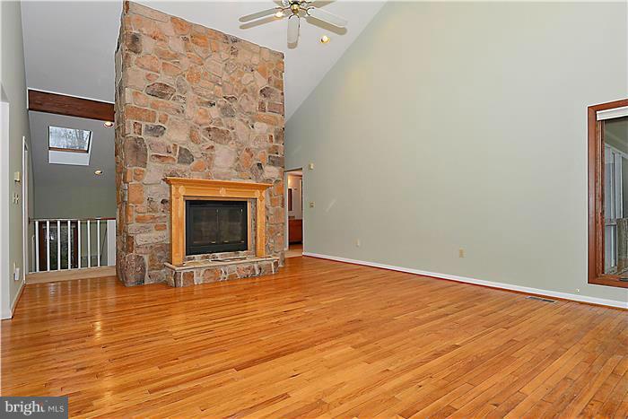 3224 Cragun Road Edgewater, MD 21037 - Photo 2 of 30 Living Room