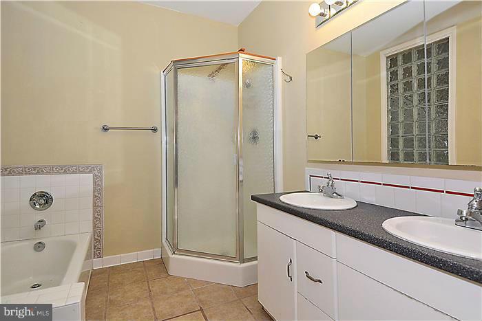 3224 Cragun Road Edgewater, MD 21037 - Photo 17 of 30 Bath (Master)