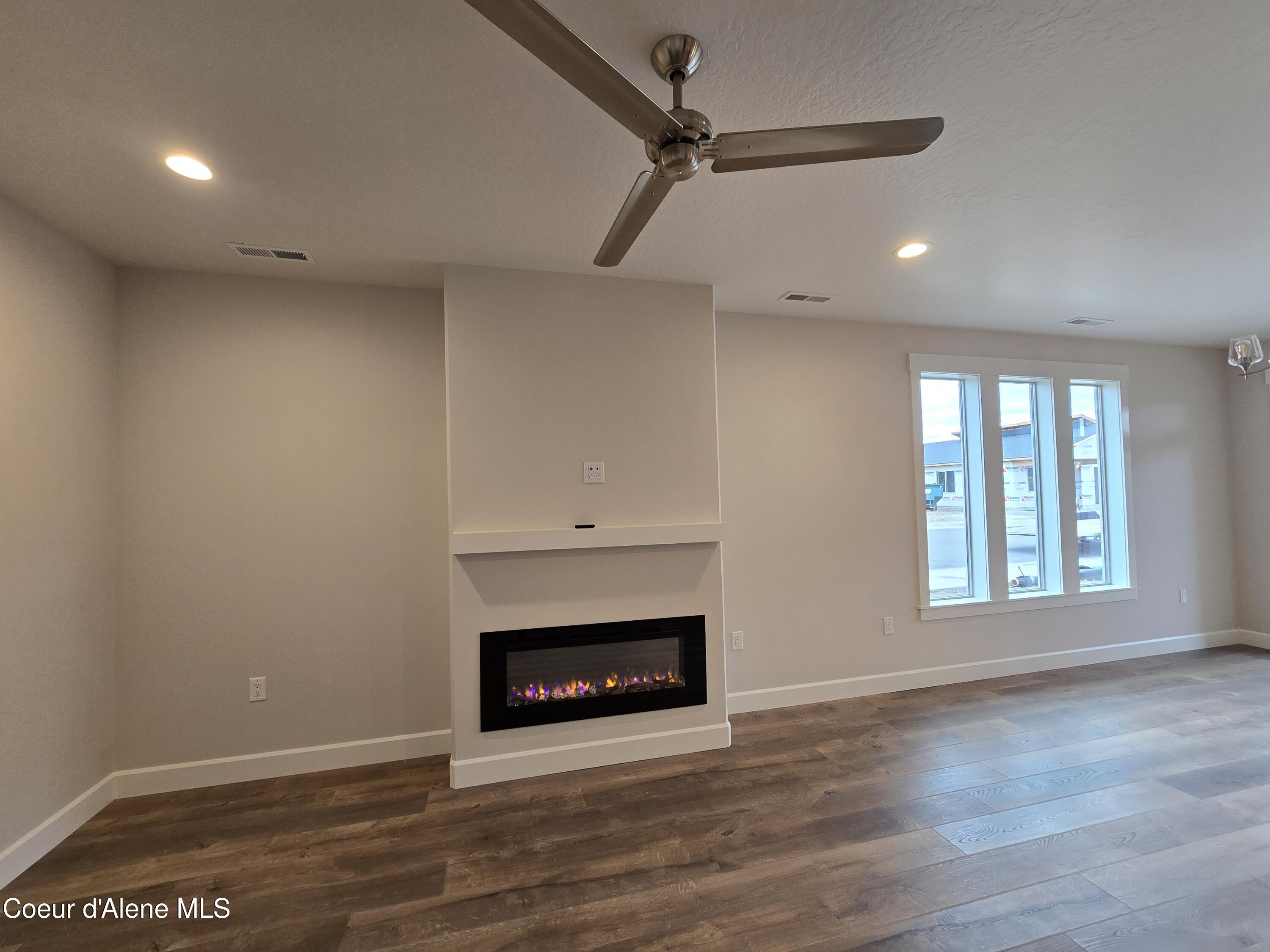 13932 Rainier Loop Rathdrum, ID 83858 - Photo 6 of 28 1000015100