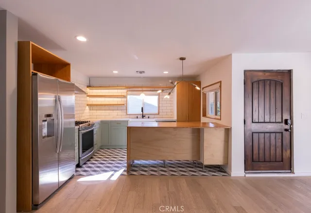 $3,950 | 336 Museum Drive, Los Angeles, CA 90065