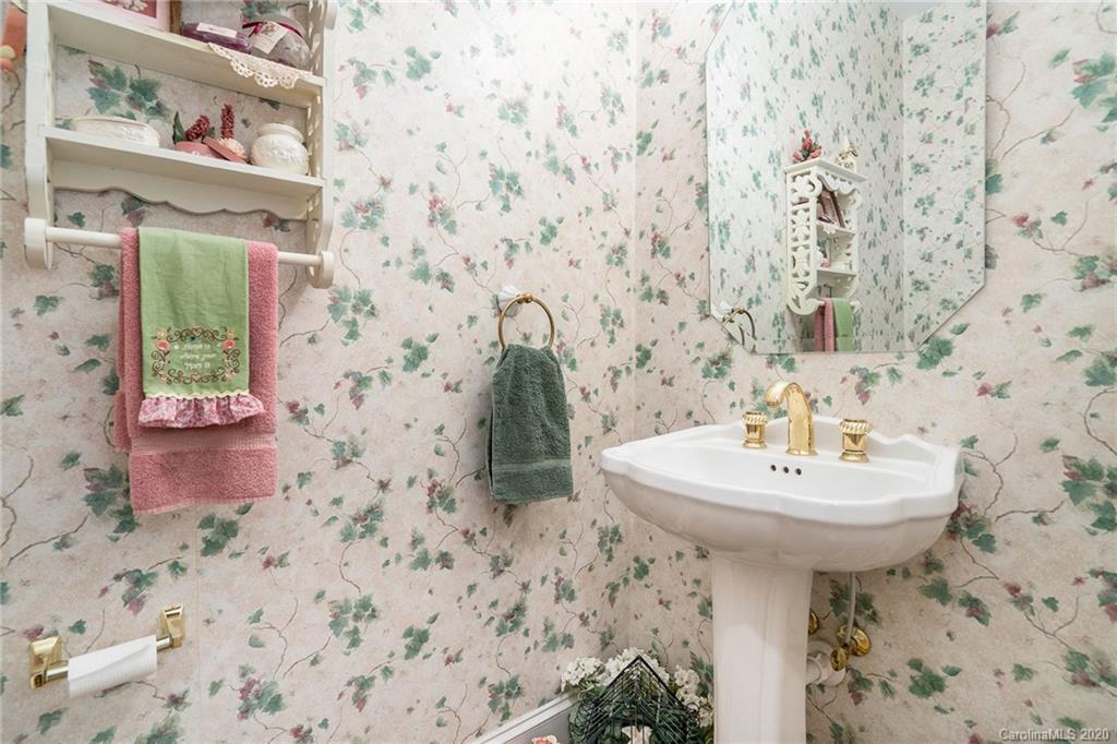 9809 Potter Road Matthews, NC 28104 - Photo 15 of 40 Gallery Image 15