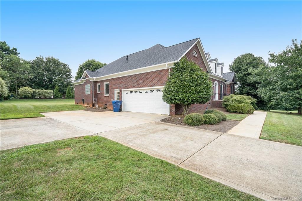9809 Potter Road Matthews, NC 28104 - Photo 3 of 40 Gallery Image 3