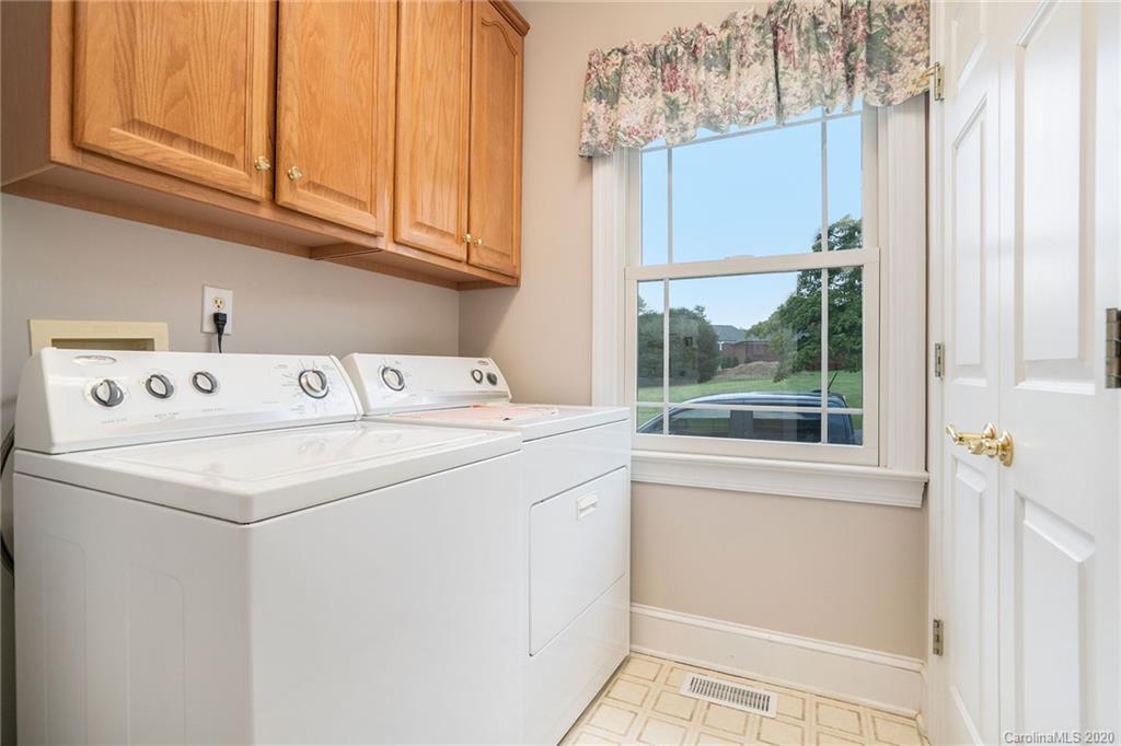 9809 Potter Road Matthews, NC 28104 - Photo 8 of 40 Gallery Image 8
