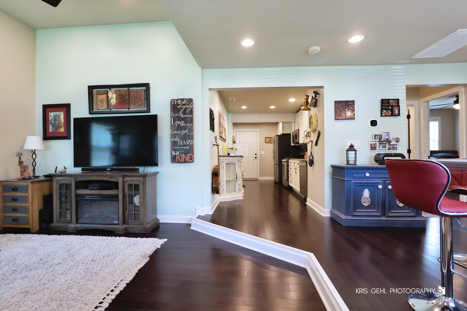 5310 Oak Park Road Oakwood Hills, IL 60013 - Photo 2 of 17 a living room with furniture and a flat screen tv
