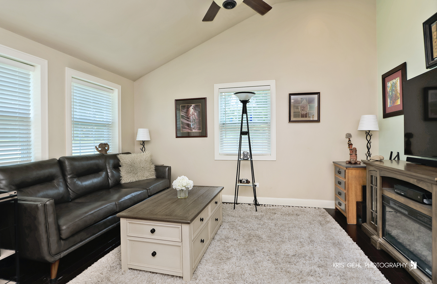 5310 Oak Park Road Oakwood Hills, IL 60013 - Photo 3 of 17 a living room with furniture and a flat screen tv