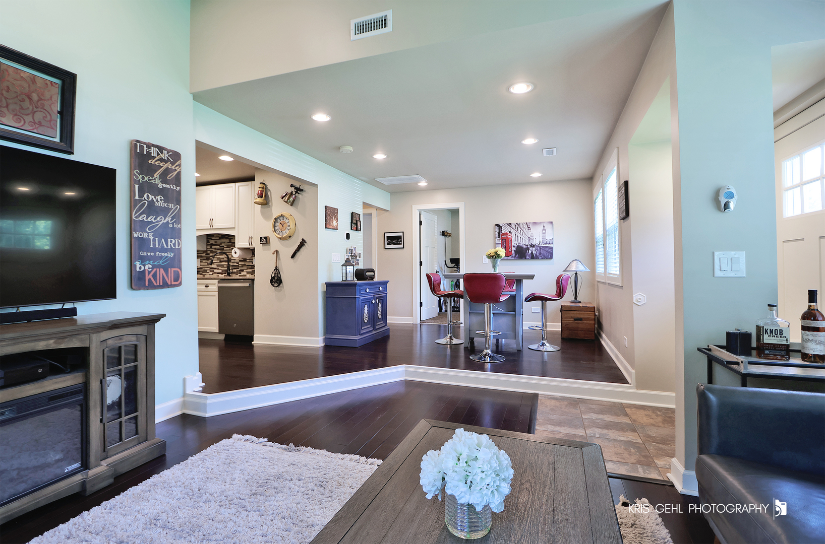5310 Oak Park Road Oakwood Hills, IL 60013 - Photo 6 of 17 a living room with furniture and a flat screen tv