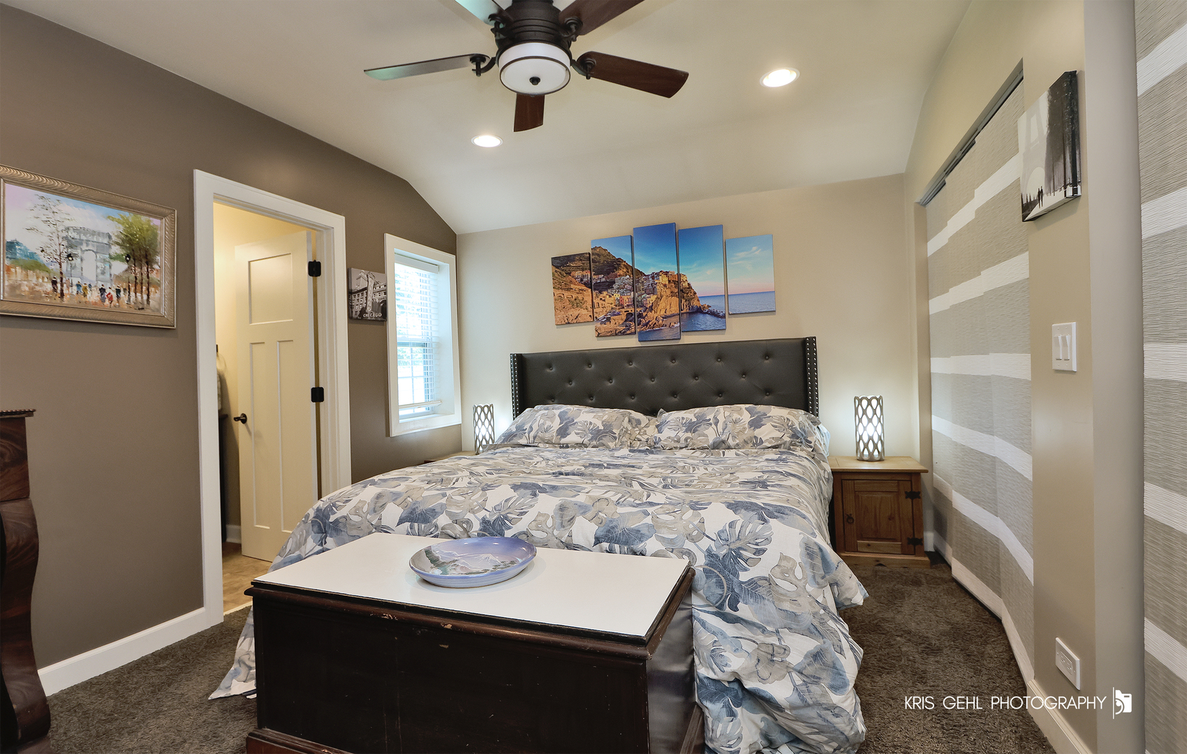 5310 Oak Park Road Oakwood Hills, IL 60013 - Photo 9 of 17 a bedroom with a bed and a table