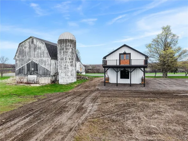 $714,900 | 7852 Highway 104, Oswego, NY 13126