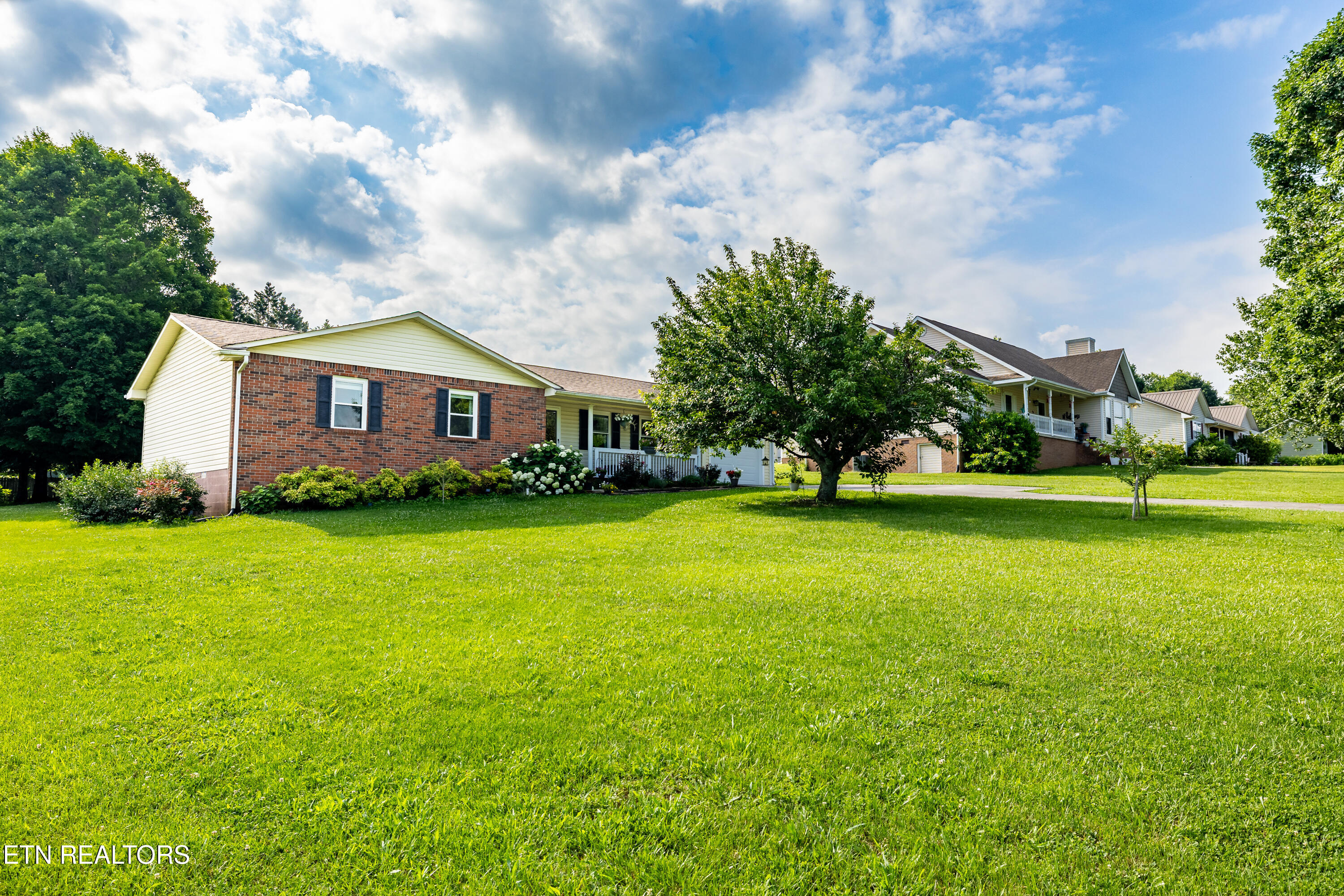 548 Hiwassee Road Madisonville, TN 37354 - Photo 27 of 35 Front yard