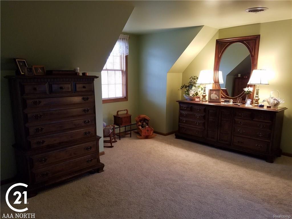 506 Yule Road Leonard, MI 48367 - Photo 18 of 29 31372664-17.JPG