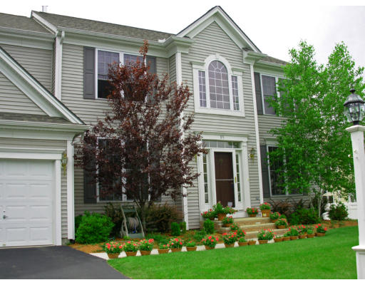 95 Amberville Road North Andover, MA 01845 - Photo 1 of 7 Gallery Image 1