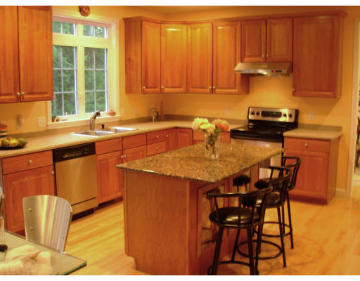 95 Amberville Road North Andover, MA 01845 - Photo 5 of 7 Gallery Image 5