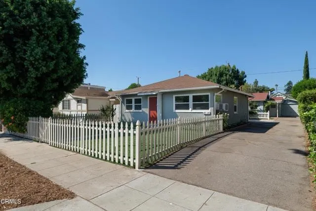 a view of a backyard with sitting area